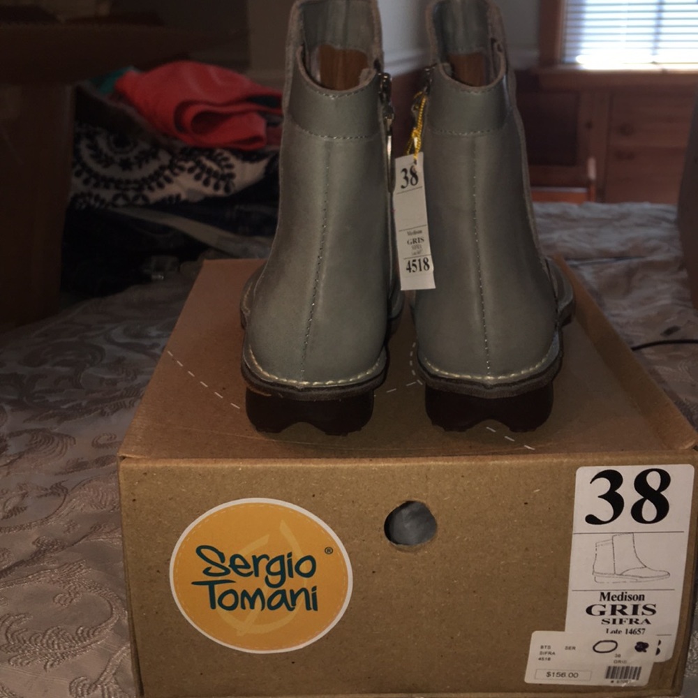Boots - Picture 2 of 3